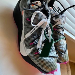 Nike x Off-White Vapor Street Pink